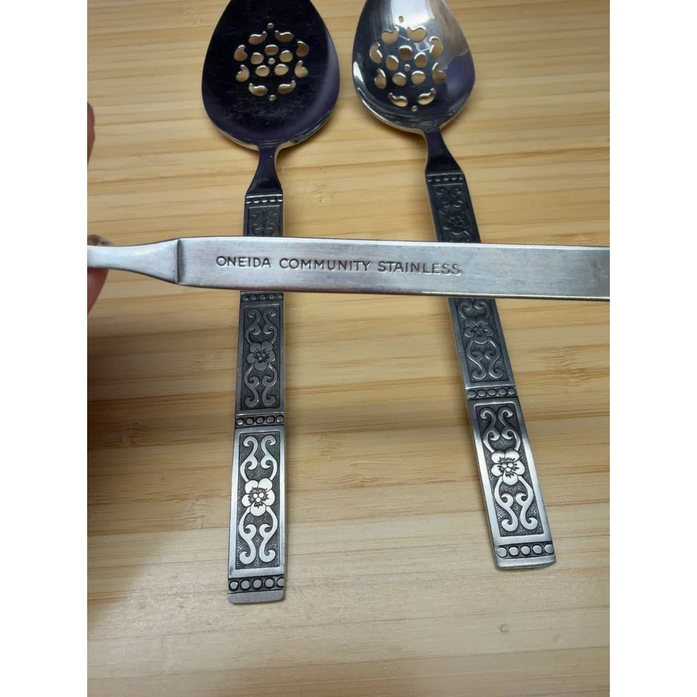 Oneida Isabella Pierced Serving Utensils Lot of 3 Spoons Flat Server